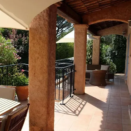 Prázdninový dům Charmante Mit Pool Und Golfplatz By Interhome